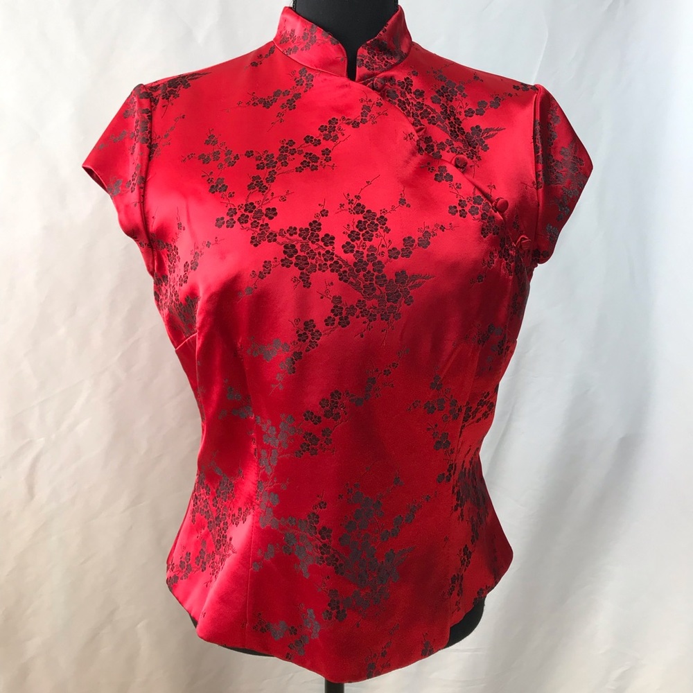 Red Oriental style top with black flower detail. Sz 12